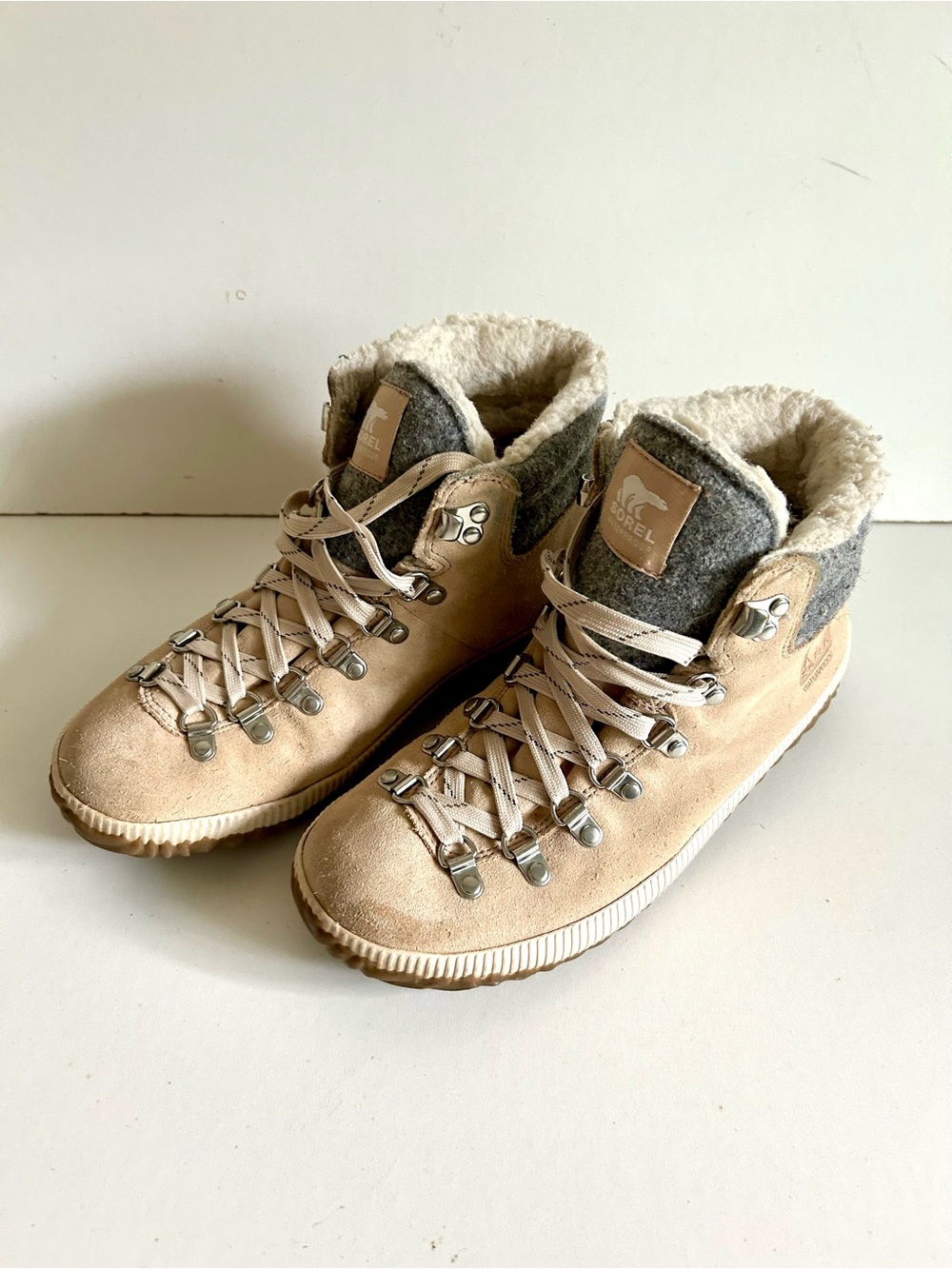 Sorel NWOT, Tan Suede Shearling-Trim Lace-Up Hiker Boots